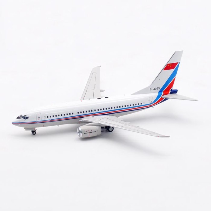 Aviation AV2105 Chinese Air Force Boeing B737-700 B-4025 เครื่องบินโดยสารรุ่น 1/200