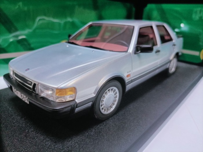 Cult 1 18 Saab 9000 Turbo 4 ประตูรถดีลักซ์ รุ่น Saab 9000 Turbo 1985 สีเทาเงิน