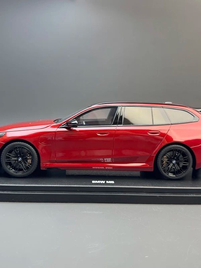 GT SPIRIT 1: 18 BMW M5 TOURING Travel Edition รถเรซิ่นรุ่น GT964