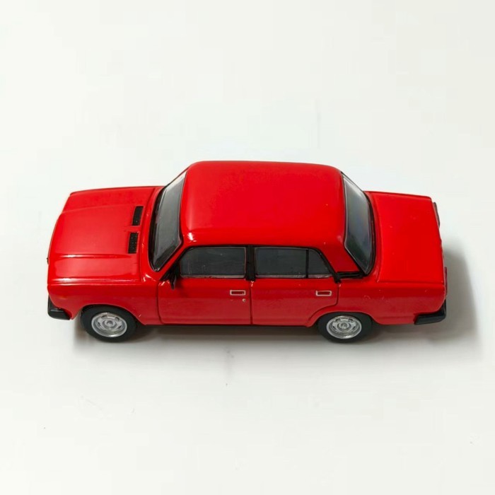 Perka Perka Perka 1: 64 Front Link Lada LADA2105 จําลองรถรุ่นคลาสสิกคอลเลกชันเครื่องประดับ