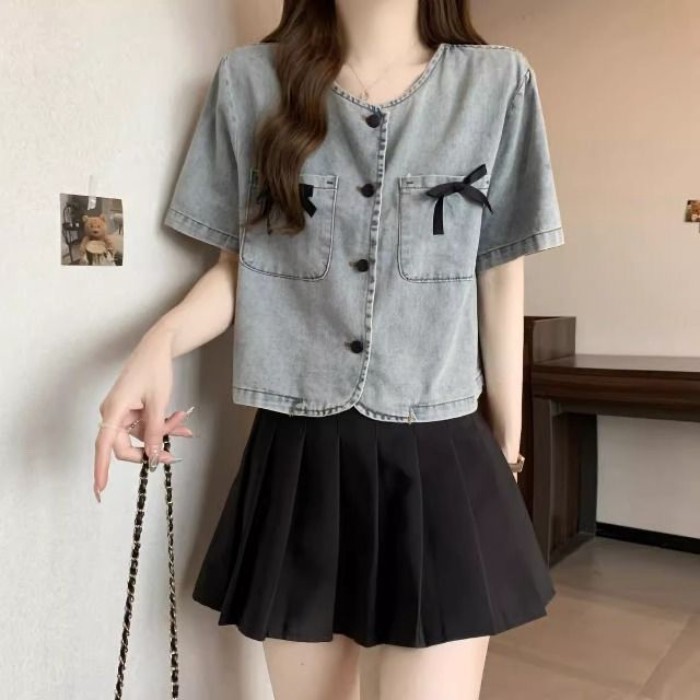 เสื้อยีนส์แขนสั้นสำหรับผู้หญิง สไตล์ใหม่ฤดูร้อน ออกแบบมาพร้อมโบว์บางและดีไซน์แฟชั่น
