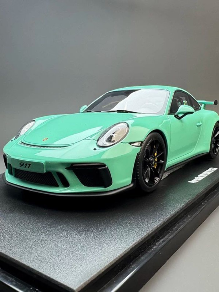 GT SPIRIT 1: 18 Porsche 911 (991.2) GT3 2018 โมเดลรถจําลองสีเขียว