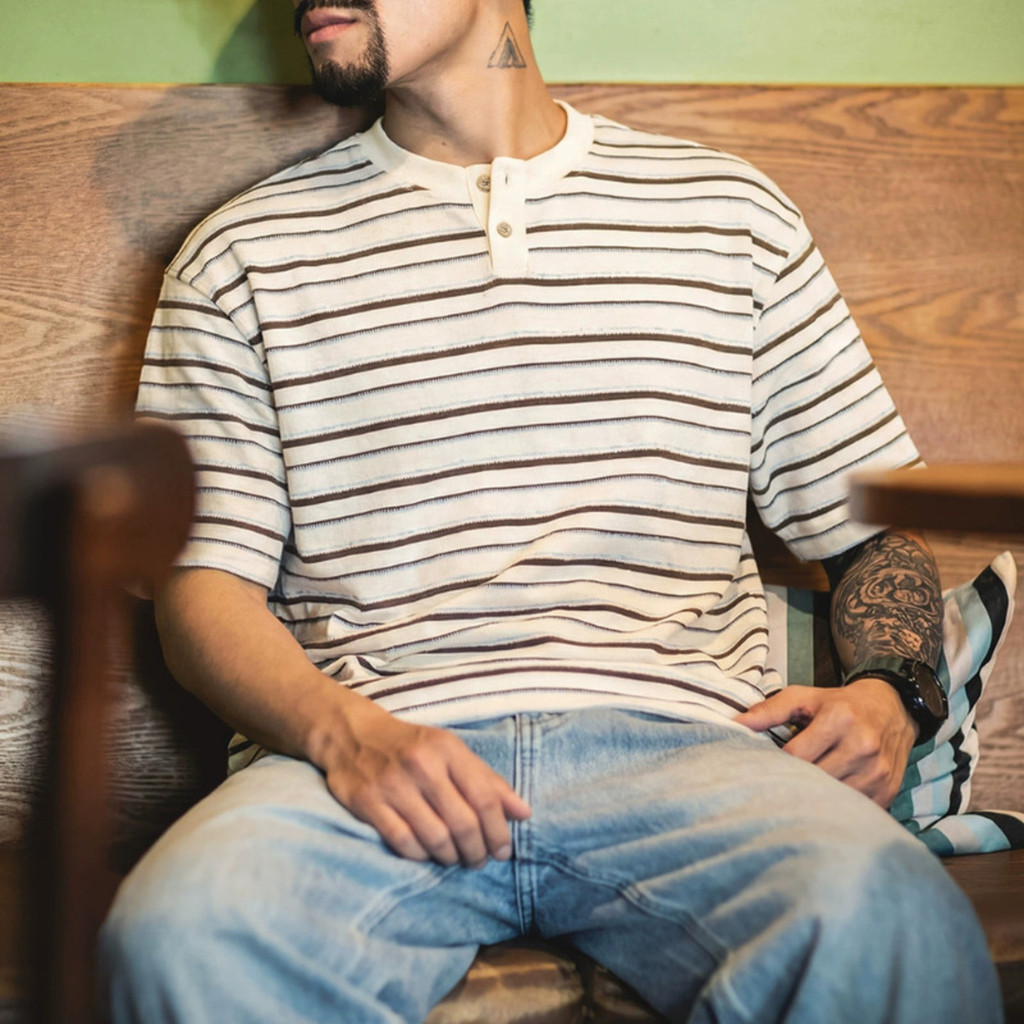 Wuluwear American Retro Henry Collar Striped เสื้อยืดผู้ชายฤดูร้อนสไตล์ใหม่หลวม Street สวมใส่ ins แขนสั้นเสื้อ Bottoming สบายๆ