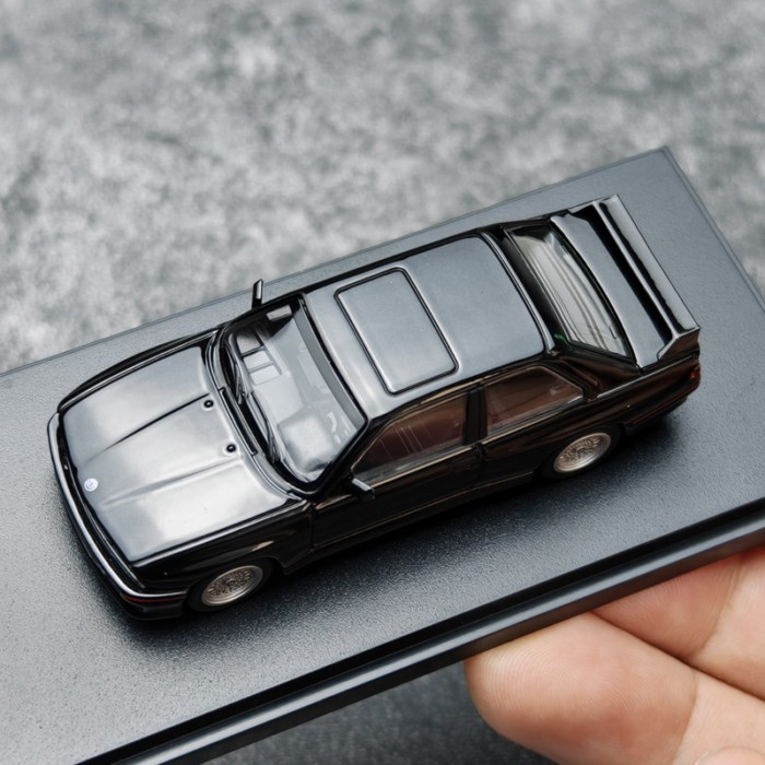 AR BOX 1: 64 โมเดลรถอัลลอย BMW M3 (E30)