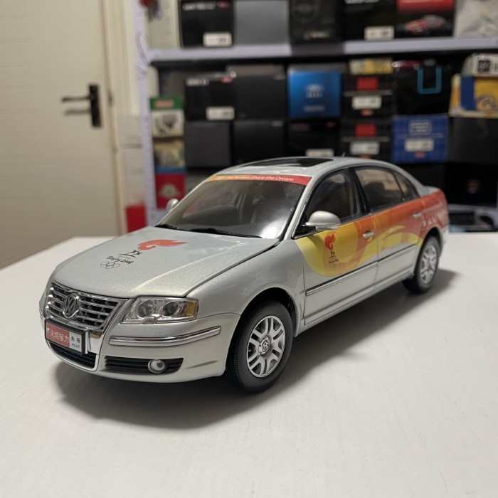 1: 18 Shanghai Volkswagen PASSAT Control PASSAT GP 2008 Beijing ไฟฉายรีเลย์รถรุ่น