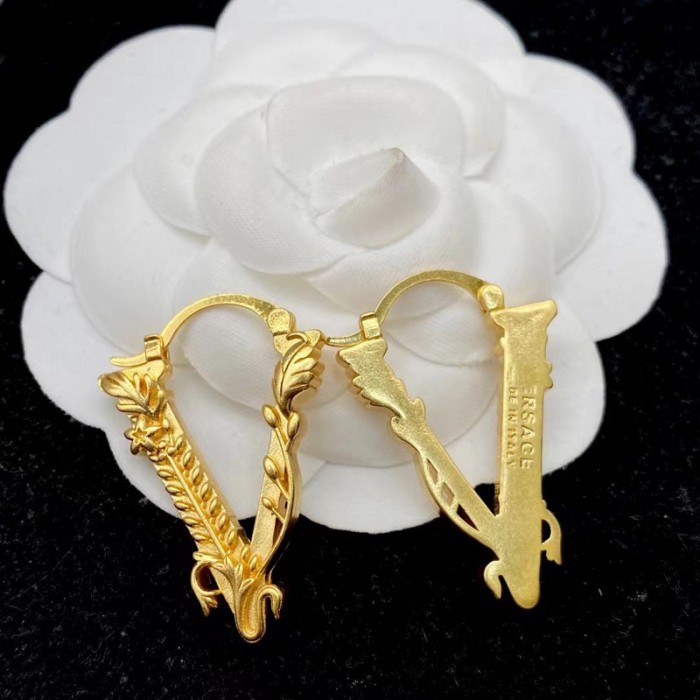 VERSACE Fansijia V Letter Retro วัสดุทองเหลืองต่างหูและต่างหูเข็มเงิน 925 เรียบง่าย Niche De