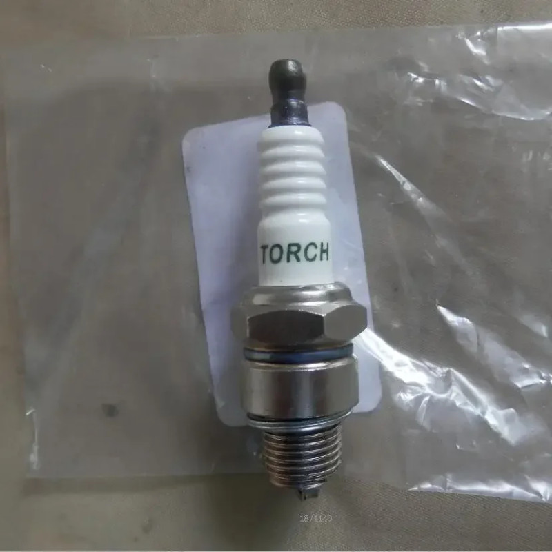 EX17 SPARK PLUG BR6HS E6RC E4RC FOR WACKER WM80 BS600 BH23 ROBIN EX13 EX21 EX27 EX35 EX40 EH17 EH36