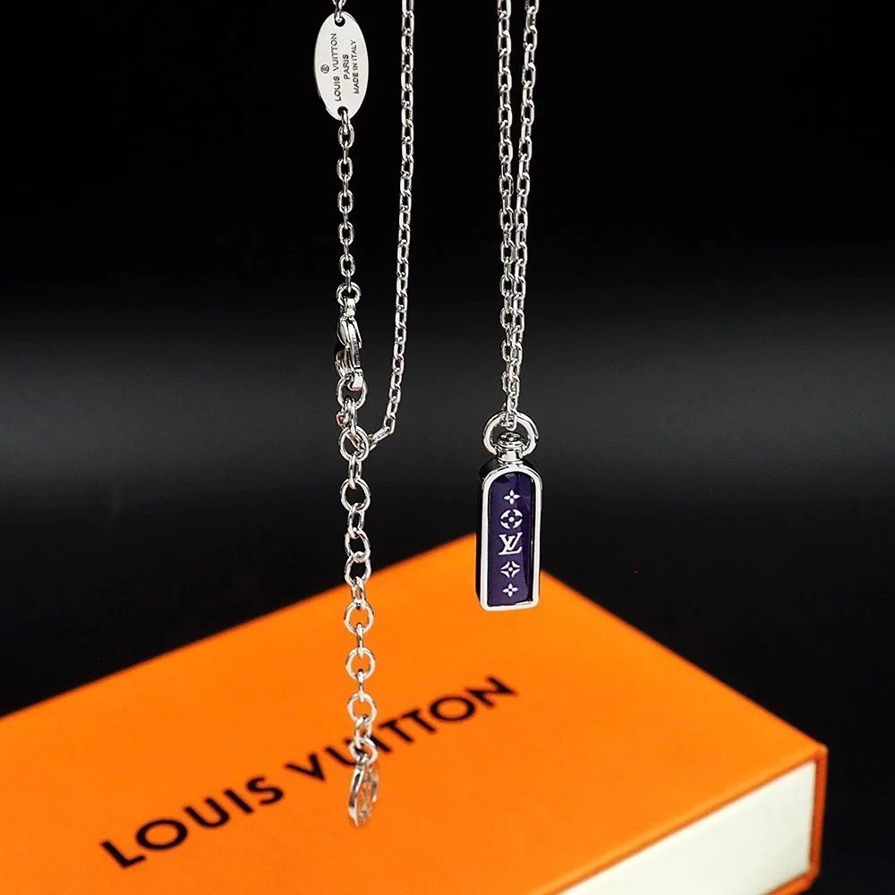สร้อยคอมาร์คเจนท์ลิคอนทัวร์ โลUIS VUITTON สำหรับทั้งผู้ชายและผู้หญิง เหมาะเป็นของขวัญวันวาเลนไทน์