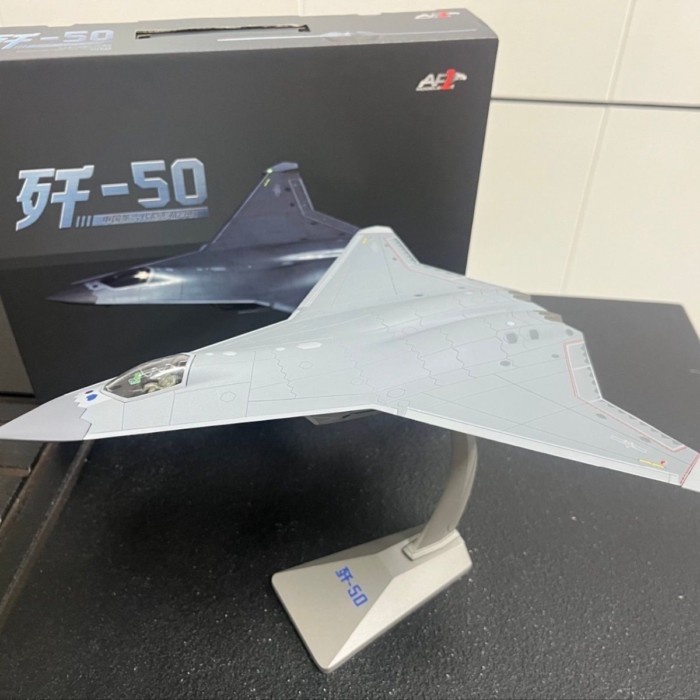 Beiliu Stealth Fighter J-50 โลหะผสมคอลเลกชันรุ่น 1/72 Scale 1/72 J-50 เครื่องบิน 31 ซม.