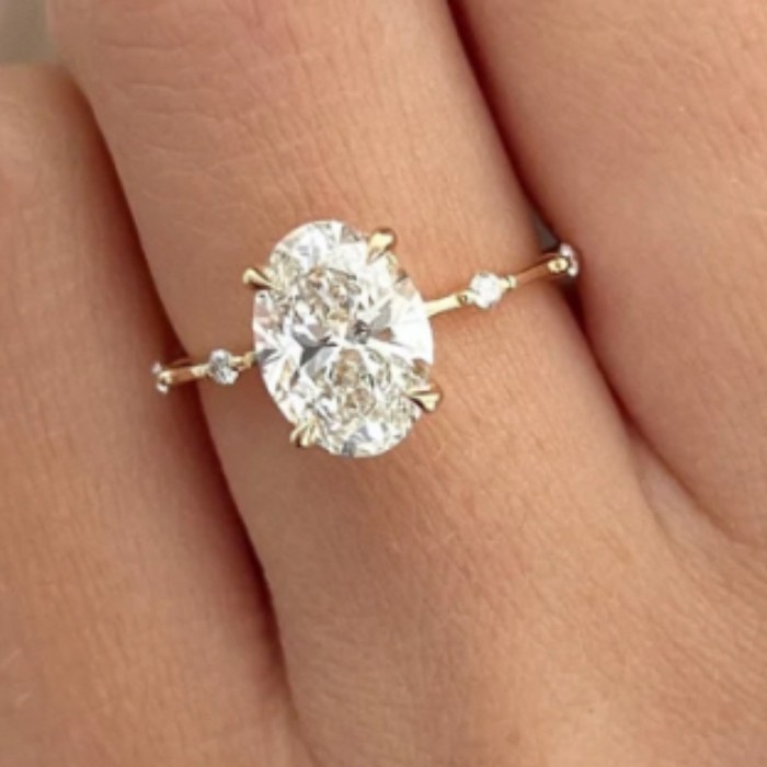 แหวนเพชร 1 ct D VS1 Oval Lab Diamond Ring with Twig side stones - Gold 9K (IGI Certified)