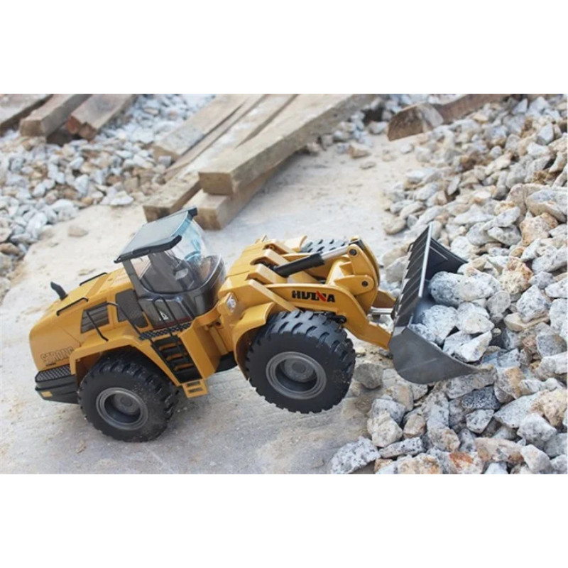 HuiNa 1/14 10 Channel RC Metal Bulldozer 7.4V Battery-Powered 1583 Toys Radio Control Toy for Boys