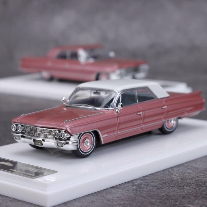 คลังสินค้าพร้อม คลังสินค้าพร้อม MK Miniatures 1: 64 Cadillac Tiwei Ice Berry Powder Alloy Car Model