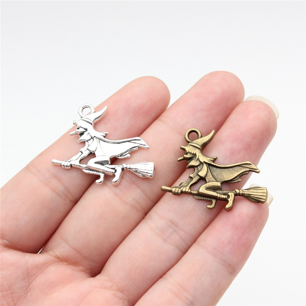 Wizard Magic วันฮาโลวีน Spellbook Charm สังกะสีโลหะผสม เครื่องประดับต่างหู