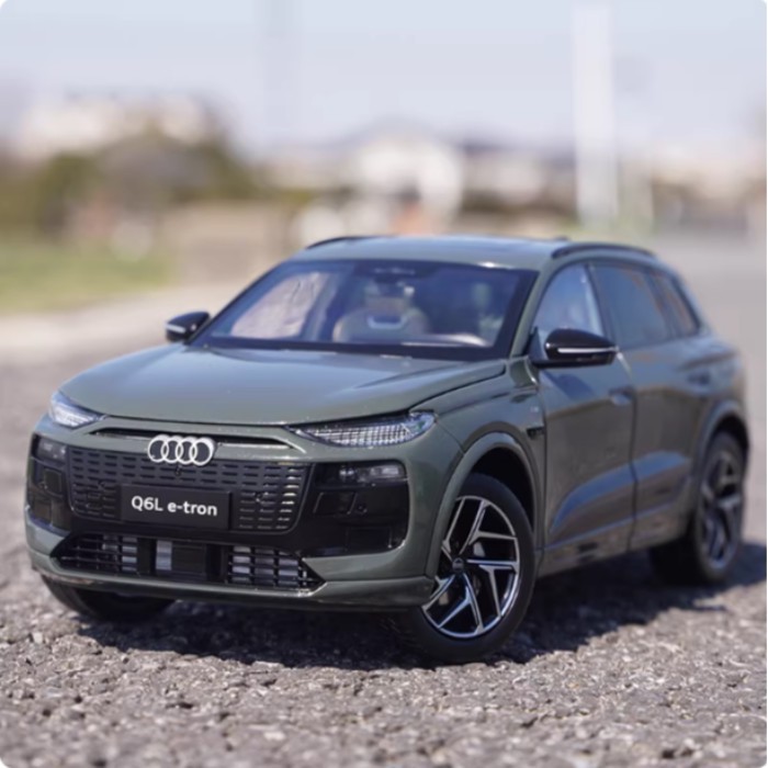 1: 18 โรงงานเดิม FAW Audi Q6L e-tron SUV รถจําลองคอลเลกชันเครื่องประดับ