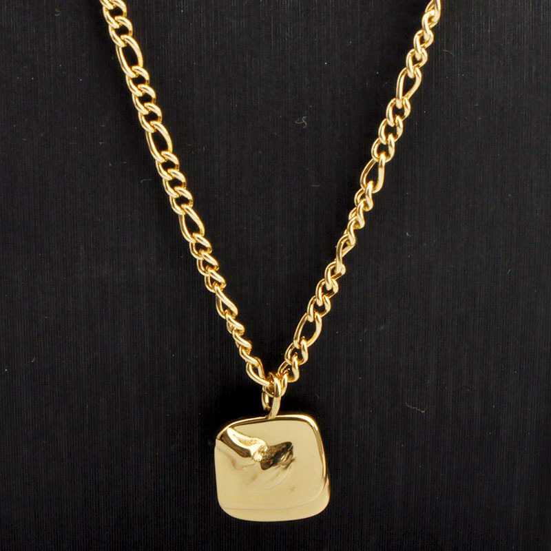 Niche Design Feel Human Face Pendant Necklace Figaro Chain Water Wave Chain สร้อยคอสแตนเลส Body Swea