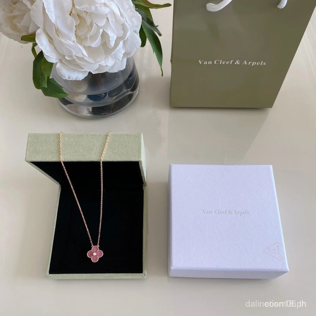 สร้อยคอโคลเวอร์สี่แฉก Van Cleef & Arpels รุ่นลิมิเต็ดพร้อมเพชร