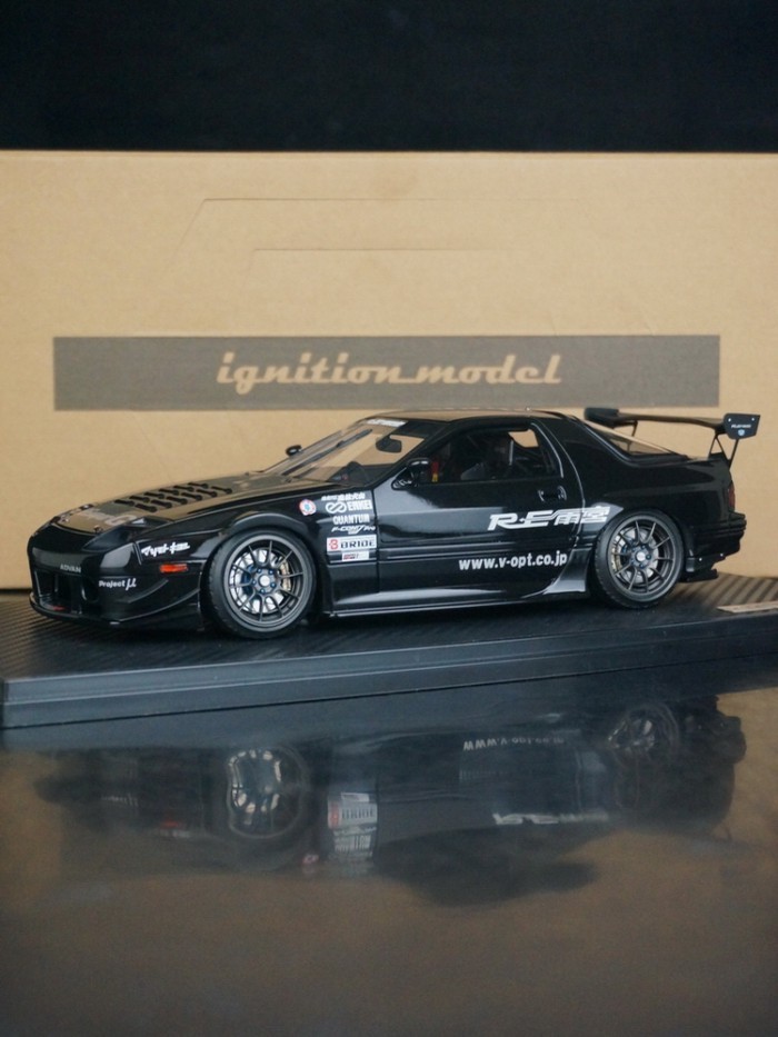 IG 1: 18 Mazda RX-7 FC3S Amemiya RE Amemiya โมเดลรถเรซิ่นสีดําพร้อมสต็อก