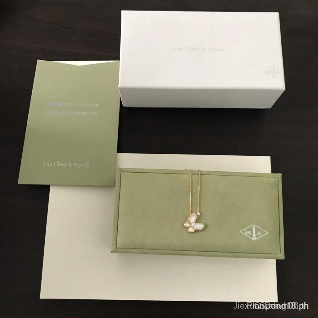 สร้อยคอผีเสื้อจาก Van Cleef & Arpels งานฝีมือประณีต