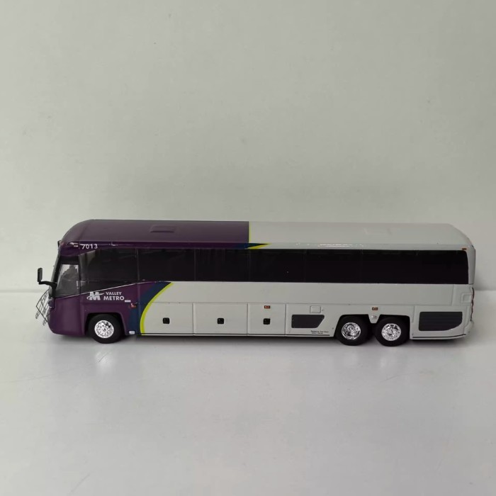 IR 1/87 HO MCI D45 Bus Bus Bus Bus Model Alloy 17 Out of Print Model Out of Print Model