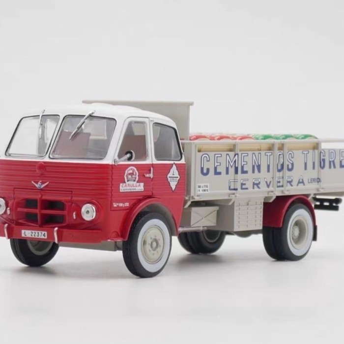 พร้อมสต็อก IXO 1/43 Pegaso 1031 Picasso Flatbed Truck Bagged Cement Truck โมเดลรถโลหะผสม