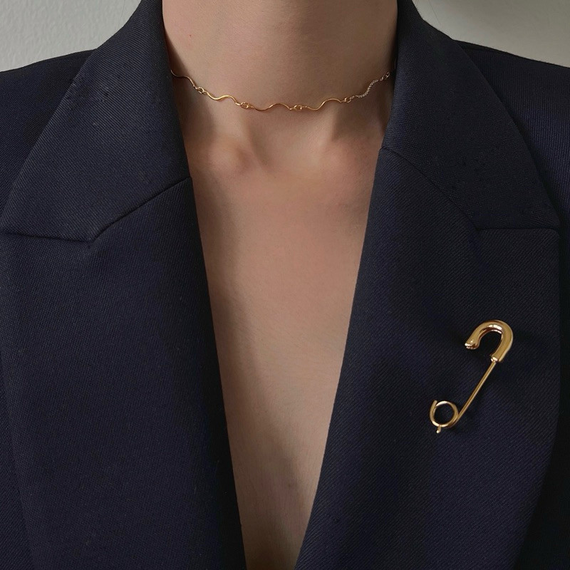 grumpy,  wavy choker