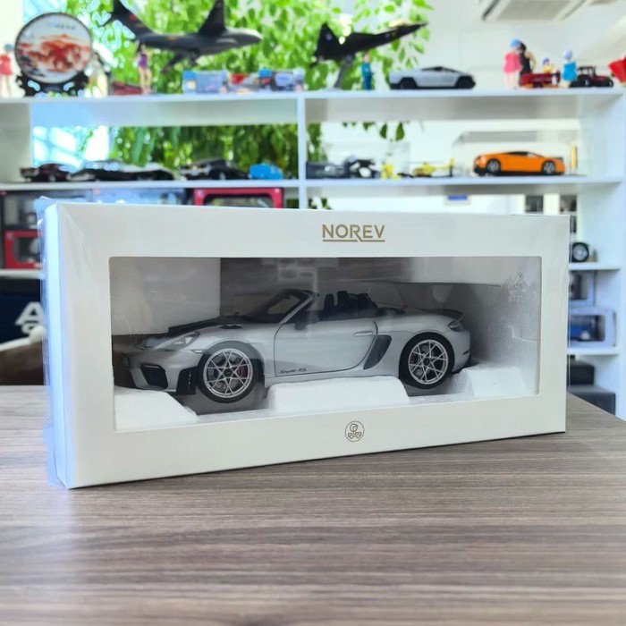 NOREV Norwell 1: 18 Porsche 718Spyder RS 2023 จําลองรถรุ่นตกแต่งรถ