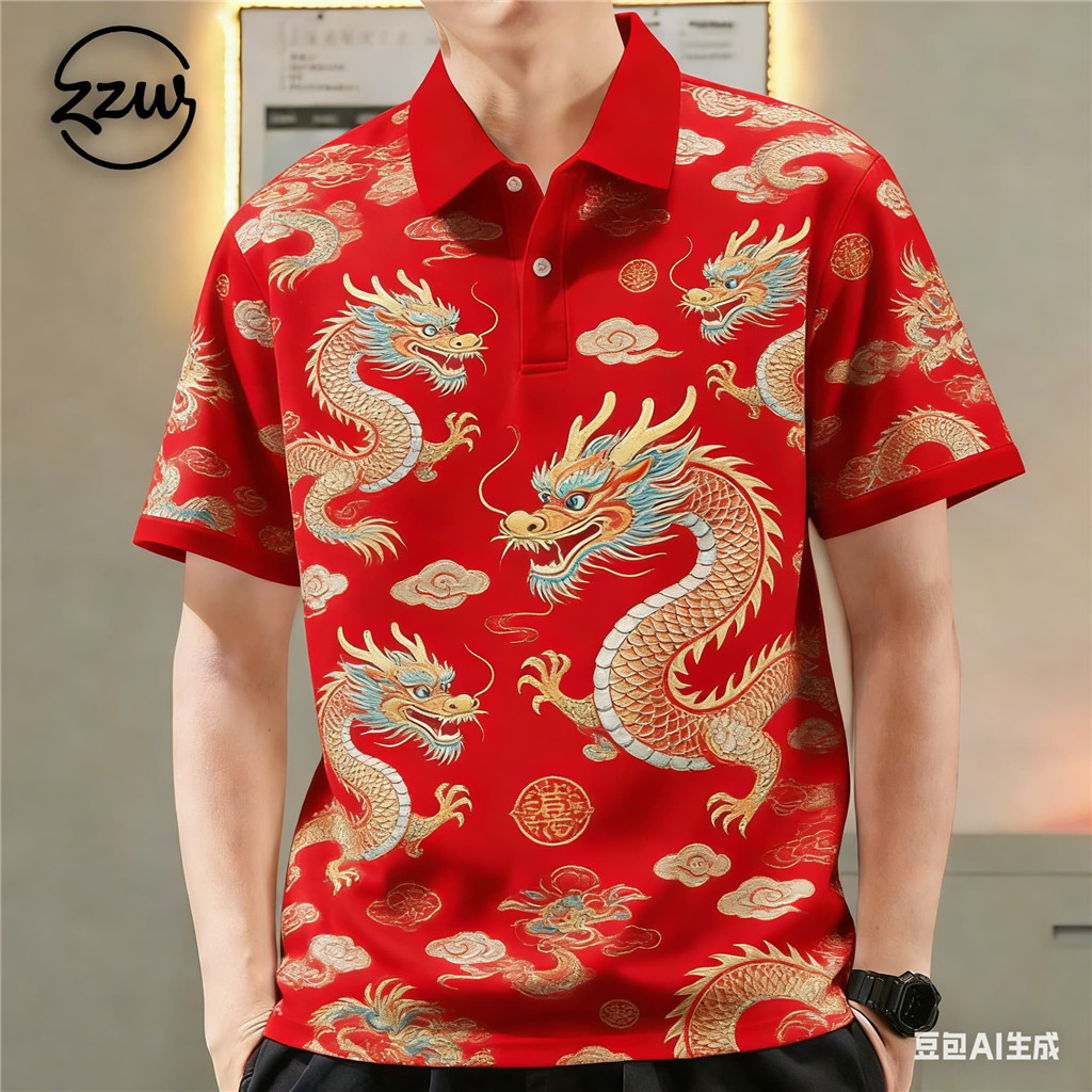 เสื้อโปโลแดงตรุษจีน พร้อมลวดลายมงคลเช่นโคมไฟและมังกร สไตล์แบบดั้งเดิมสำหรับปีใหม่จันทรคติ 2569