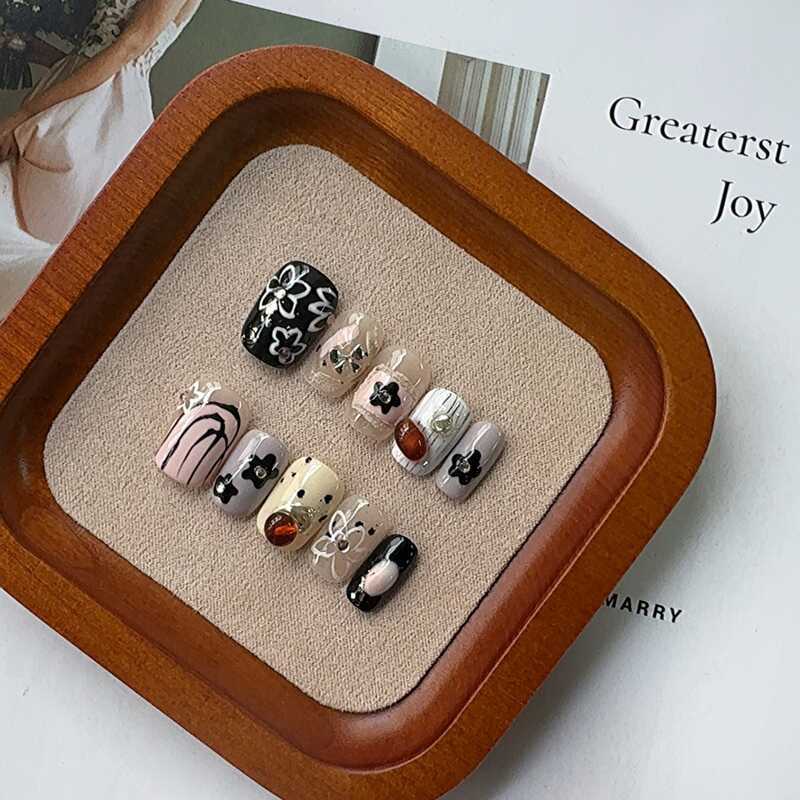 ภาษาดอกไม้ทํามือ y2k สินค้าใหม่ Pure Hand-Weared Nails ซีรีส์สีชมพูสั้น Fresh ins สไตล์ Fairy Nails