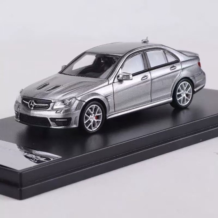 King Model 1: 64 Mercedes-Benz C63 AMG W204 Travel Edition จําลองรถเครื่องประดับ