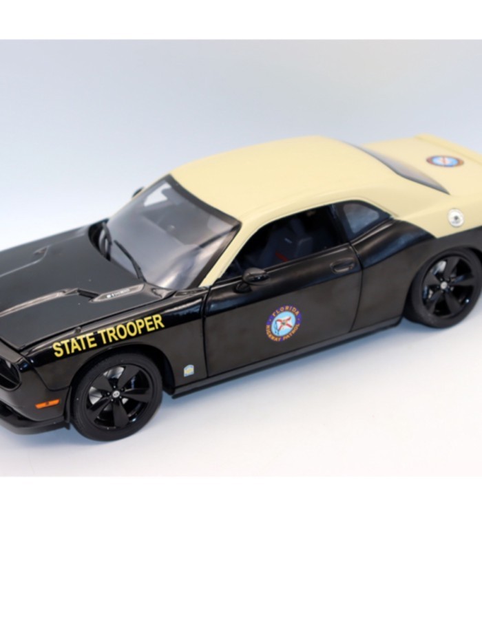 Out of Print Car Model ACME 1 18 Alloy Lane q Qi Challenger SRT8 Challenger รถตํารวจความเร็วสูงรุ่นข