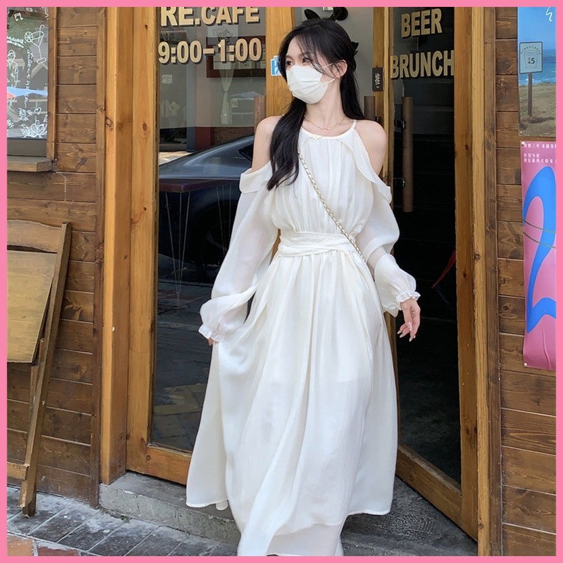 เดรสสีขาว สไตล์หวานอ่อนโยน คอคล้องคอ ปาดไหล่ ผ้าชีฟองบาง เอวคอด แขนยาวจับจีบ กระโปรงยาวทรงเอ2026