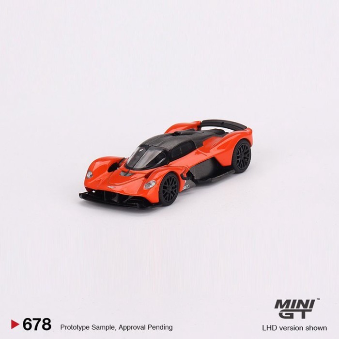 MINIGT 1: 64 Aston Martin Aston Martin Alloy Car Model สีส้ม #678