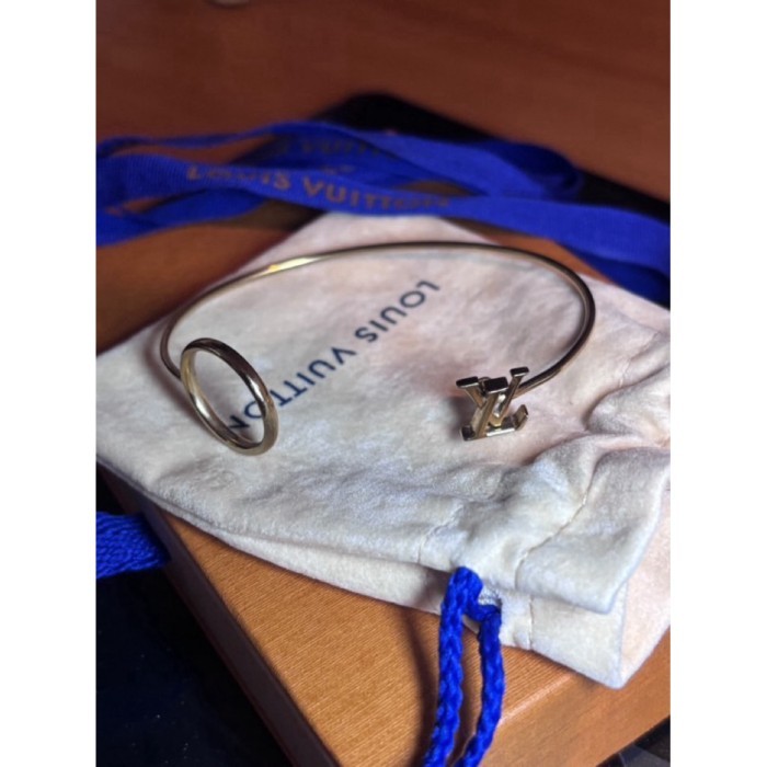 กำไล Louis Vuitton มือ2  แท้100% จากชอปไทย (LV Eclipse)