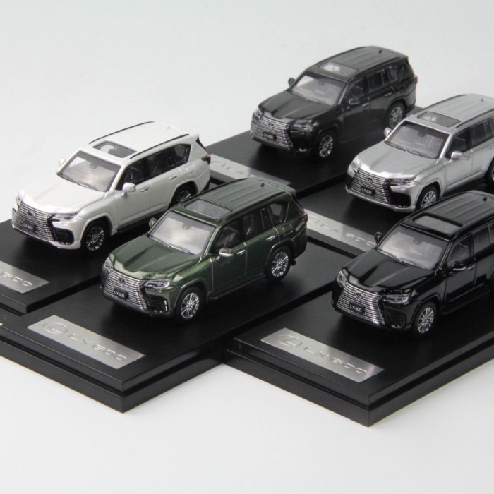 คลังสินค้าพร้อม LCD 1: 64 Lexus LX600 Lexus LX600 จําลองรถรุ่นคอลเลกชันเครื่องประดับ