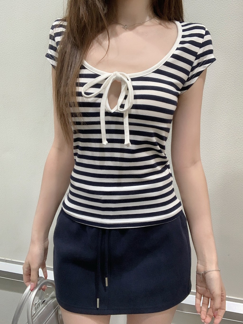 แถบสีตัดกัน U-คอ Hollow Laced-Up Slim- 101407