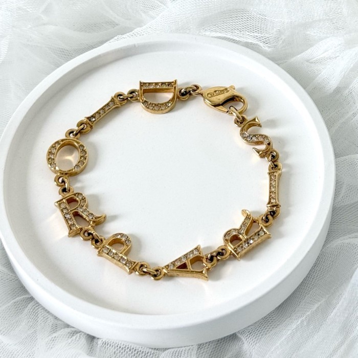 สร้อยข้อมือ Dior Vintage Alphabet Rhinestone Chain Bracelet