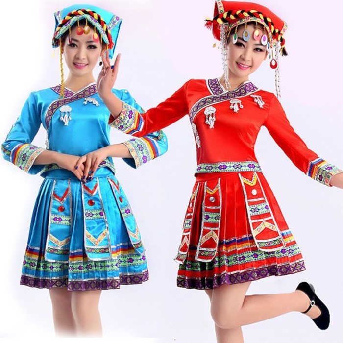 ชุดเต้นรำสำหรับหญิงของชนเผ่า Tujia, Yi, และ Miao พร้อมเครื่องประดับการแสดงของชนเผ่า Yao และ Dong