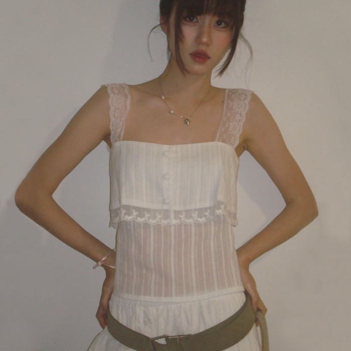 Shanmieleng ชานเมง ฝรั่งเศสลูกไม้สีขาวสแควร์คอยกทรงผู้หญิงฤดูร้อนการออกแบบรู้สึกภายในสวมใส่ด้านนอกสั้นหวานเผ็ดสไตล์ด้านบน