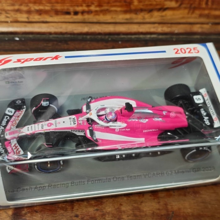 Ready Stock SPARK รุ่น 1/43 2025 Miami Red Bull Second Team VCARB 02 6 #Hajar กระทิงชมพู