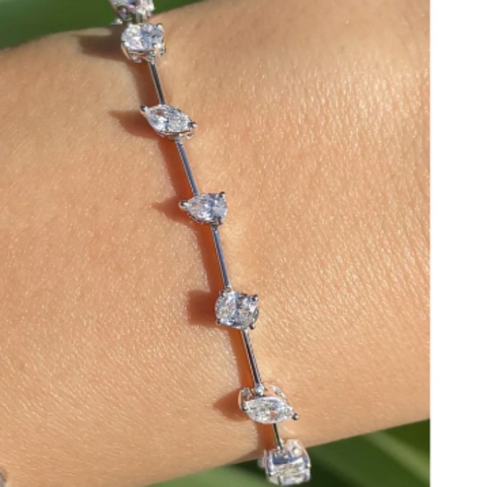 สร้อยข้อมือเพชรทองคำขาว 2.75 ct Lab Diamond Mixed Shape Shape Bracelet - White Gold 9K  พร้อมใบรับร