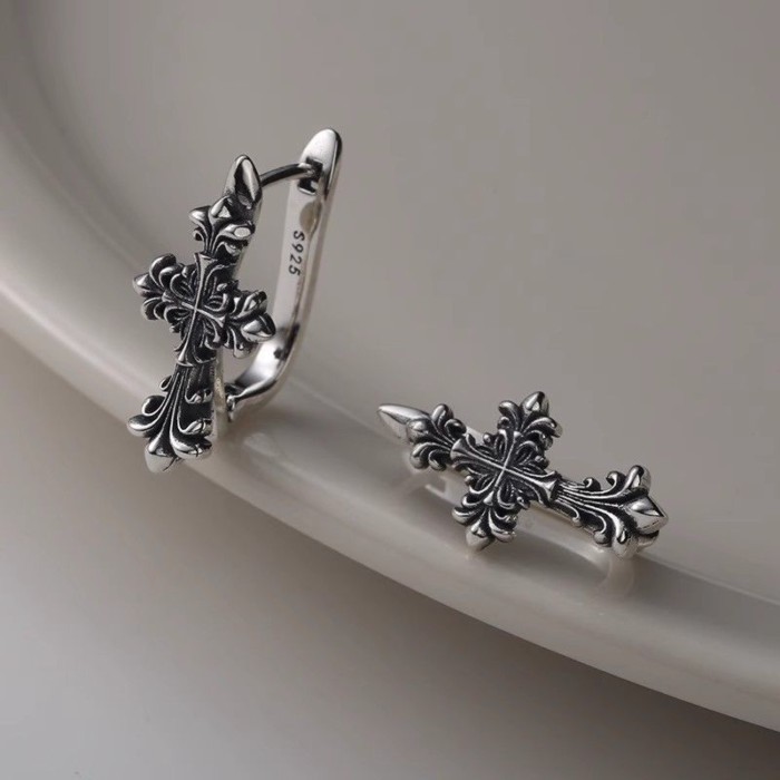 .Chrome Hearts Iris Cross ต่างหูสำหรับผู้ชาย