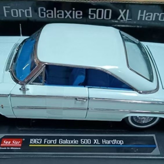 โมเดลรถ SunStar SunStar 1/18 รุ่นโลหะผสม 1963 Ford Galaxy 500 Galaxy