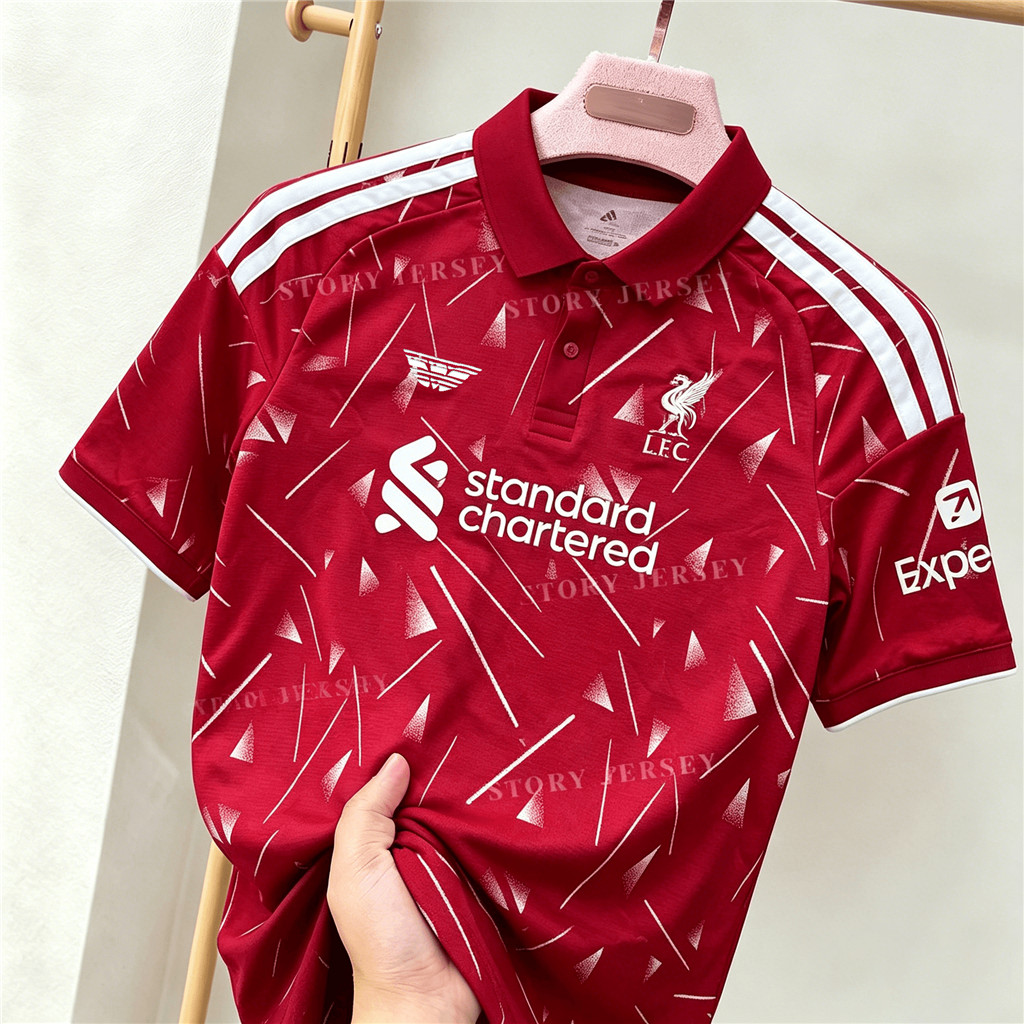 เสื้อฟุตบอลลิเวอร์พูล FC Home เสื้อฟุตบอลโปโลลําลองสีแดงสําหรับแฟนๆผู้ชายลดราคาตอนนี้