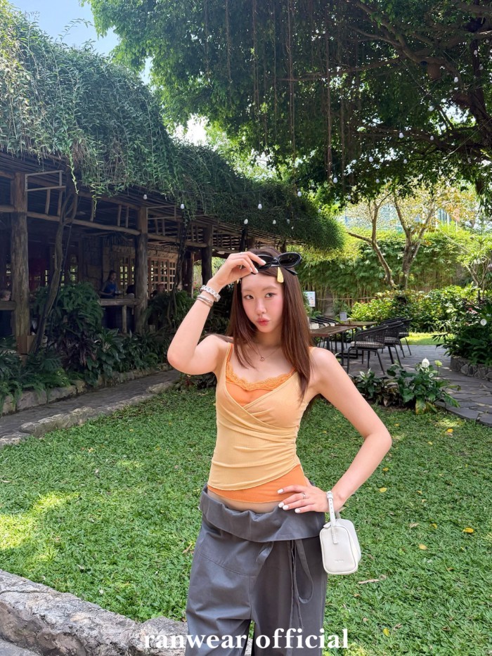 Shanmieleng กระโปรงลายเล่นสองชั้นสีตัดกัน แบบเซ็กซี่ จีบลูกไม้ การออกแบบพิเศษ