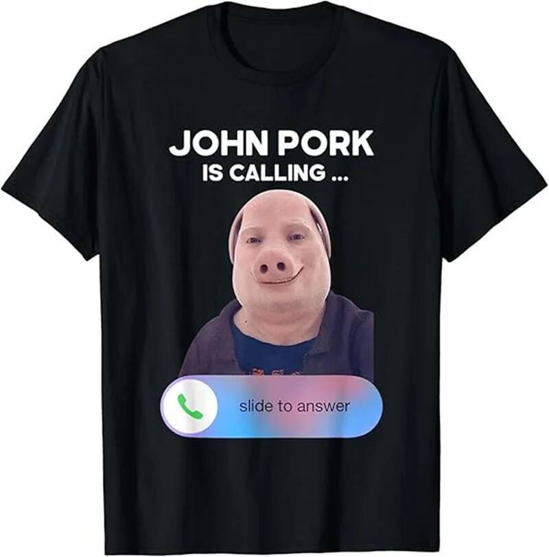จอห์นหมูเรียกคําตอบโทรโทรศัพท์เสื้อยืดอารมณ์ขันหมูตลกกราฟิกที สตรีทแวร์ พิมพ์สีดําแขนสั้นเสื้อยืด