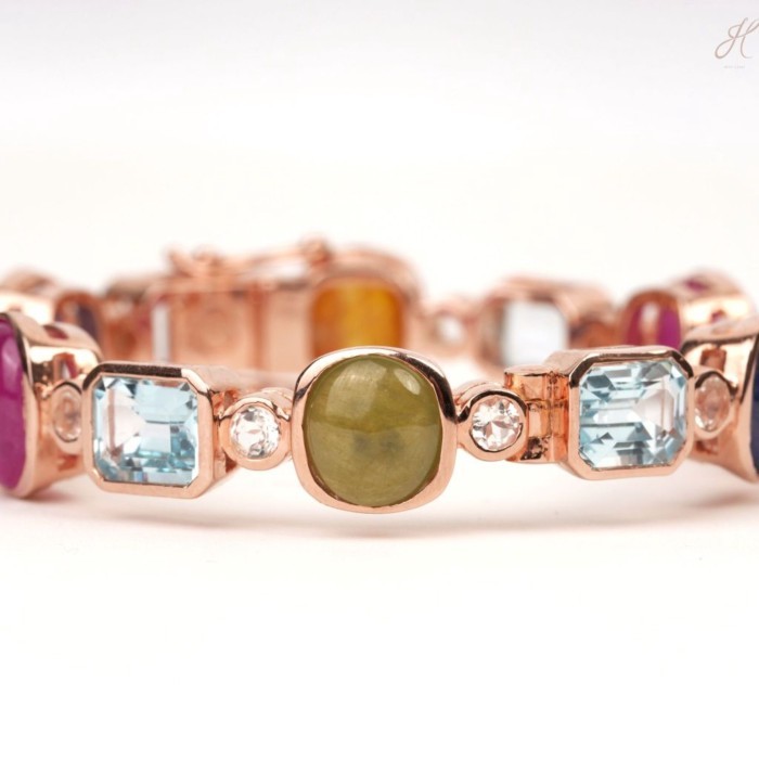 กำไล Mix Gems Fancy คั่น White Topaz กลมix Gems Fancy Bangle with Round White Topaz