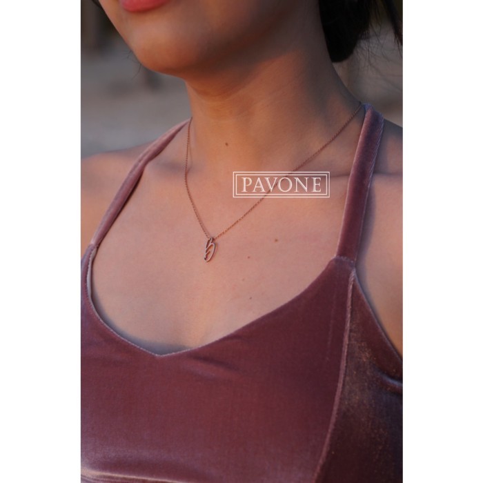 Pavone Jewelry สร้อยคอเงินแท้ สร้อยตัวอักษรชื่อ ตัวอักษร B ชุบโรสโกลด์ (NCL0019)