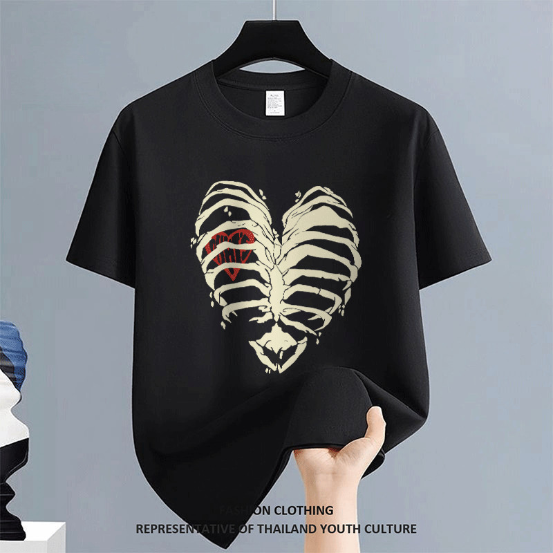 [COD] Christmas FASHION ผู้ชาย COOL เสื้อยืดผู้ชาย CASUAL ลายการ์ตูน สตรีทแฟชั่น NEW YEAR สีขาว-ดำ สีดําแขนสั้น เสื้อยืด