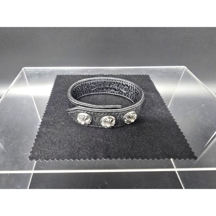 Chrome Hearts 3 Button Leather Bracelet ของท้