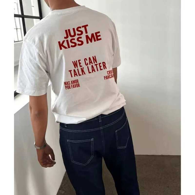 Sknas ผ้าฝ้ายเสื้อยืดกราฟิกตลก Just Kiss Me เสื้อเชิ้ตบวก ของขวัญสำหรับผู้หญิงและผู้ชาย เสื้อผ้าสบาย